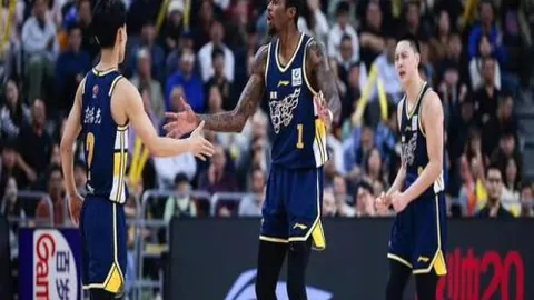 中国冰雪运动热度持续攀升：约翰·埃利亚施见证热情高涨