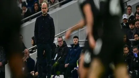 飞洋在举重赛中勇夺抓举和总成绩双金